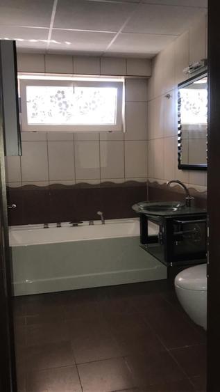 Apartament cu 4 camere semidecomandat, mobilat în Plopilor