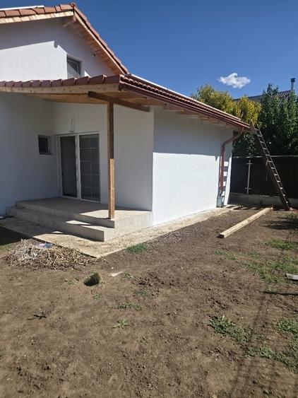 Casă cu 4 camere în Poarta Albă