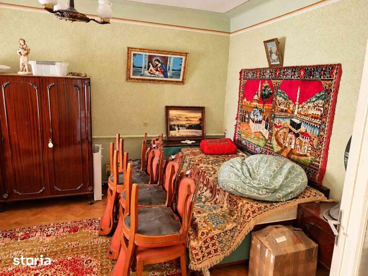 Casă cu 4 camere decomandat cu Teren 700 Mp în Central