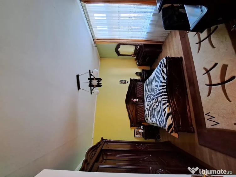 Apartament cu 4 camere decomandat în Central