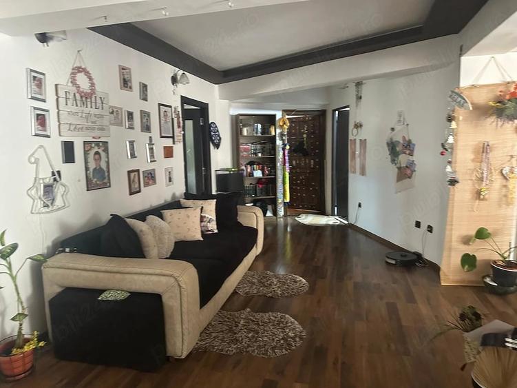 Apartament cu 4 camere decomandat în Central