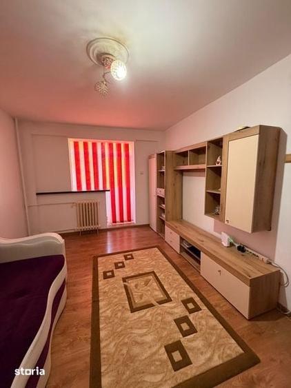 Apartament cu 2 camere semidecomandat în Tei