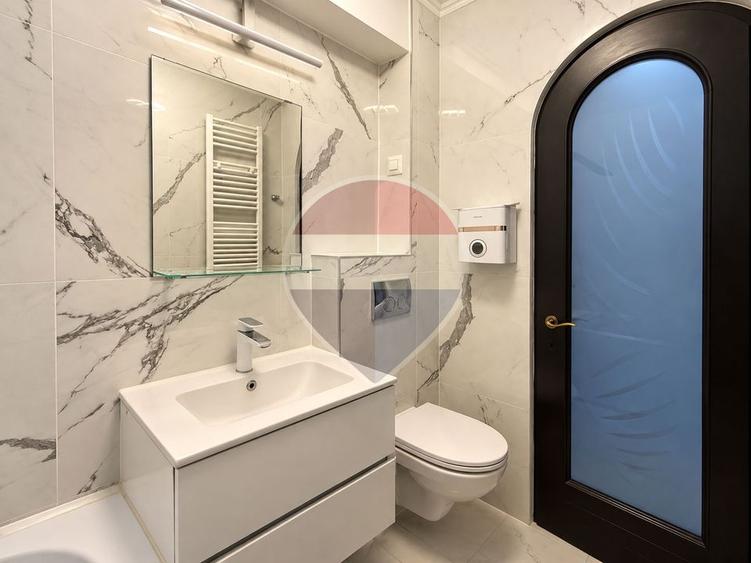 Apartament cu 3 camere semidecomandat, mobilat în Central