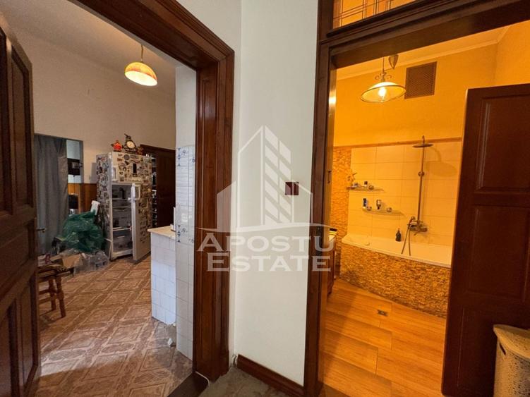 Apartament cu 4 camere circular, mobilat în P-ța Maria