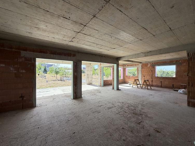 Casă cu 4 camere în Sânmartin