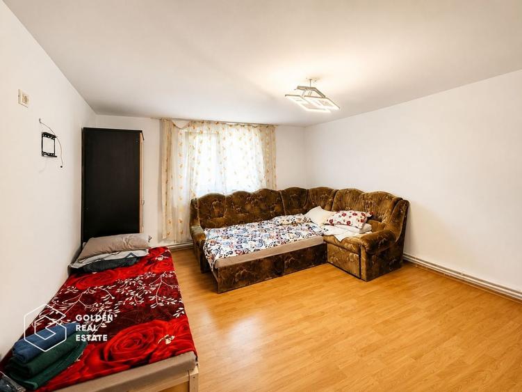 Casă individuală cu 8 camere cu Canalizare în Central