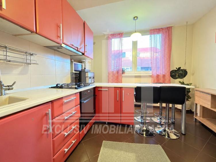 Apartament cu 3 camere decomandat, mobilat în Central
