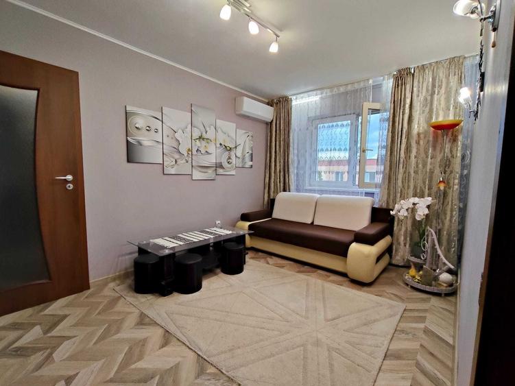 Apartament cu 3 camere semidecomandat în Florilor