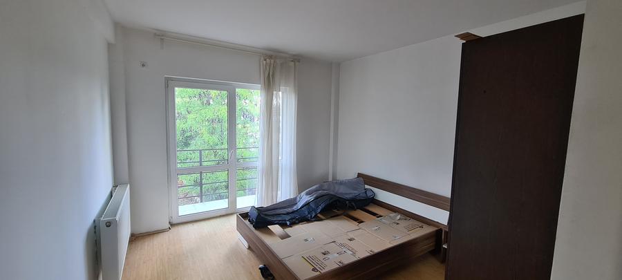 Apartament cu 3 camere semidecomandat în Exterior Nord