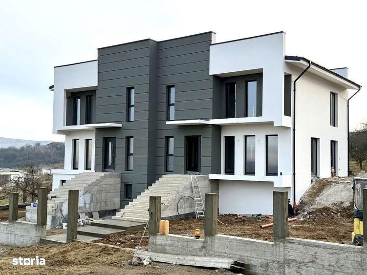 Casă cu 4 camere în Central