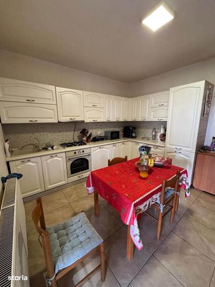 Casă cu 4 camere decomandat cu Teren 427 Mp în Central