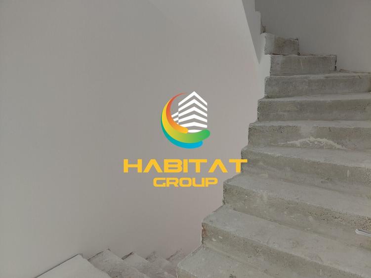 Apartament cu 5 camere decomandat în Est