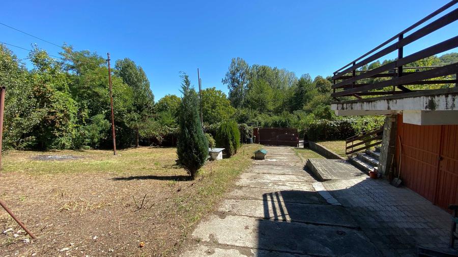 Casă cu 4 camere cu Teren 3100 Mp în Central