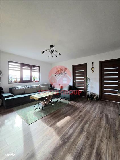 Casă cu 4 camere cu Teren 690 Mp în Corbu