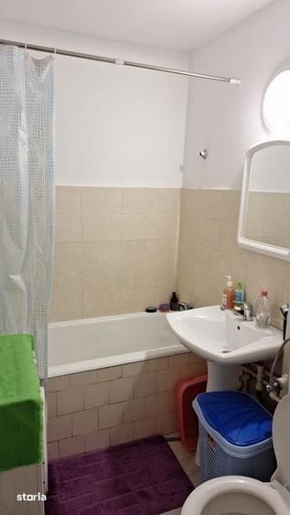 Apartament cu 3 camere semidecomandat în Militari