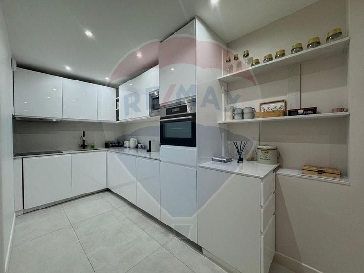 Apartament cu 2 camere semidecomandat, mobilat în Central — fotografia 3