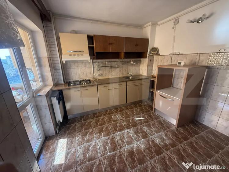 Apartament cu 4 camere decomandat în Micro 5