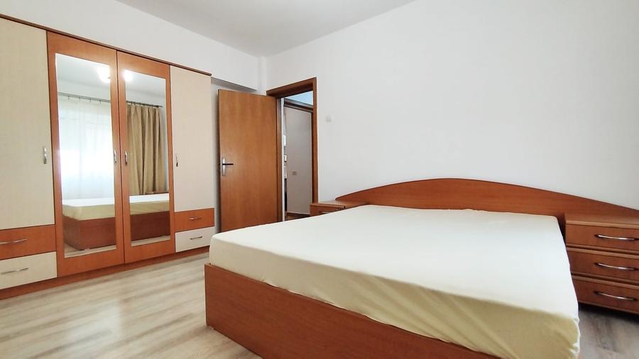 Apartament cu 3 camere semidecomandat în Calea Călărașilor