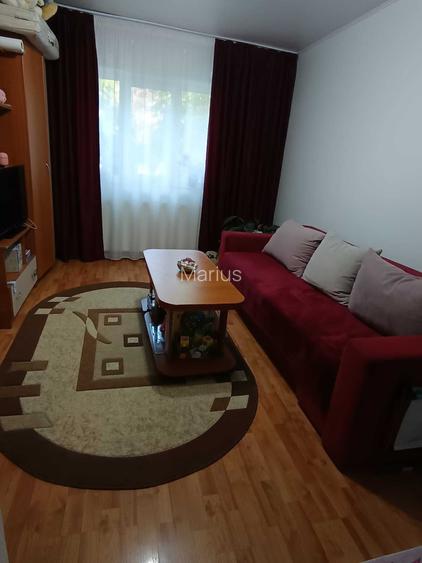 Proprietar Vand Apartament 2 Camere Mioveni | Zona L-uri (Langa Liceu) | Parter INTRE SCARI Bloc Izolat, 1986