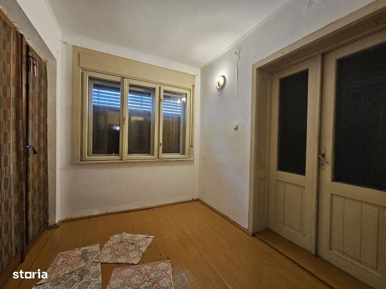 Casă cu 4 camere cu Teren 999 Mp în Crângului