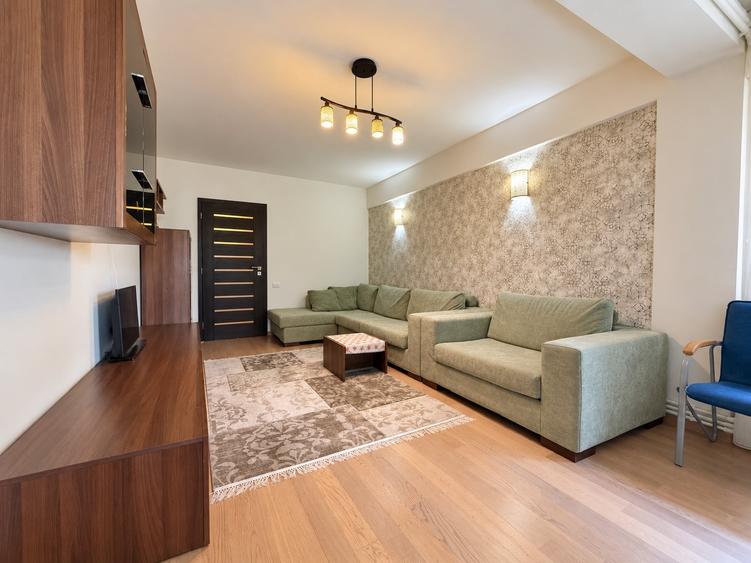 Apartament cu 4 camere decomandat, mobilat în Tomis Nord