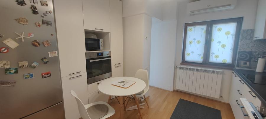 Apartament cu 3 camere decomandat în Drumul Sării