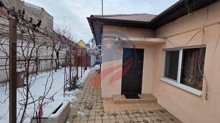 Casă individuală cu 3 camere cu Canalizare în Central