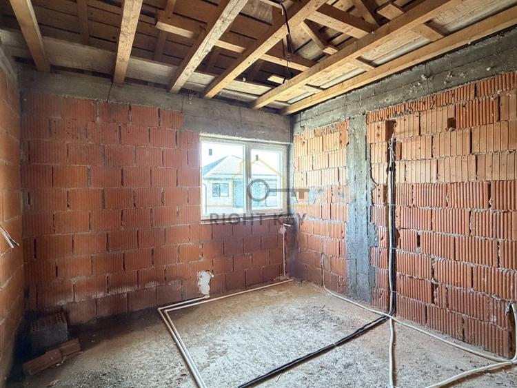 Casă individuală cu 4 camere cu Canalizare în Clinceni