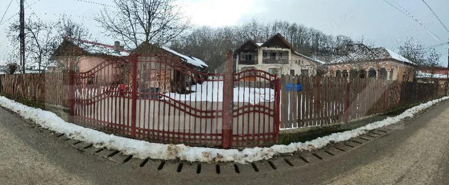 Casă cu 4 camere cu Teren 2080 Mp în Gura Foii