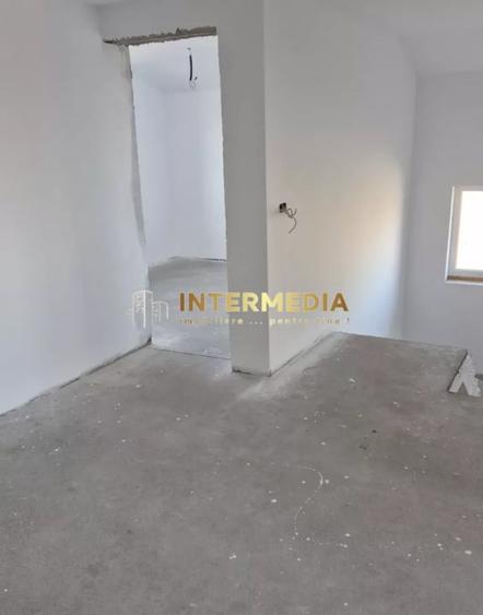 Casă individuală cu 5 camere cu Canalizare în Micești