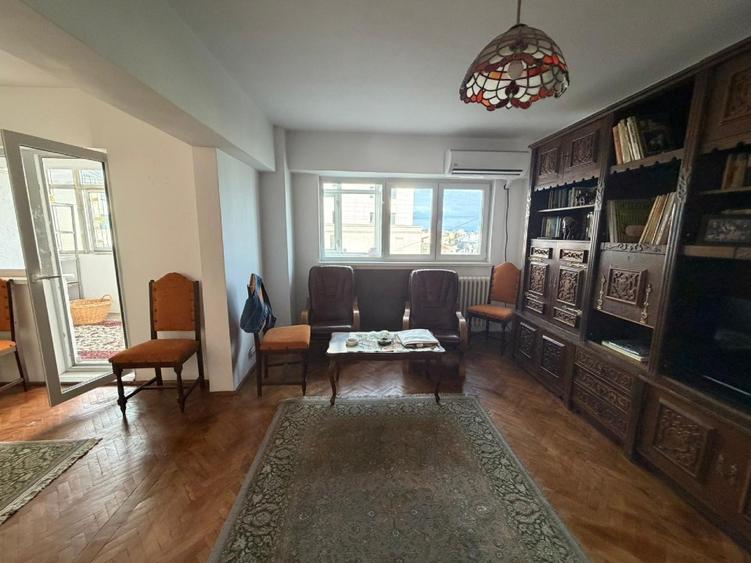Apartament cu 3 camere decomandat, mobilat în Universitate