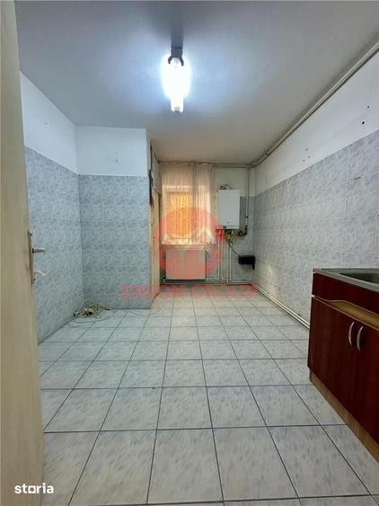 Apartament cu 4 camere decomandat în Km 4