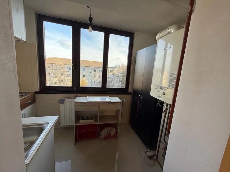 Apartament cu 3 camere decomandat în Mehala