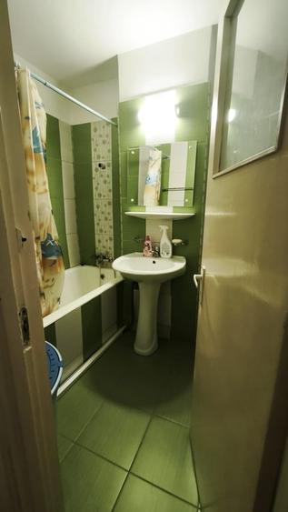 Apartament cu 2 camere semidecomandat în Berceni