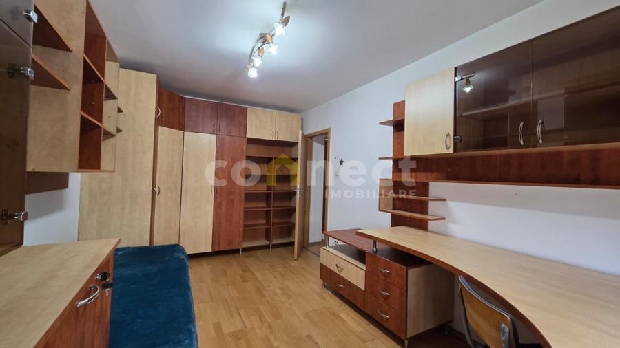 Apartament cu 4 camere decomandat, mobilat în Central