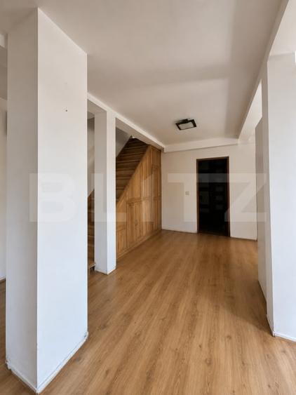 Apartament cu 4 camere decomandat în Central