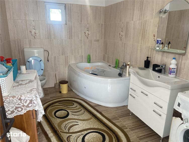 Casă cu 4 camere cu Teren 1287 Mp în Măicănești