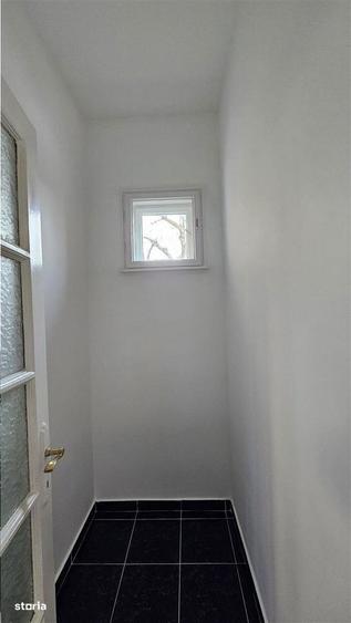 Casă cu 10 camere cu Canalizare în Zorilor