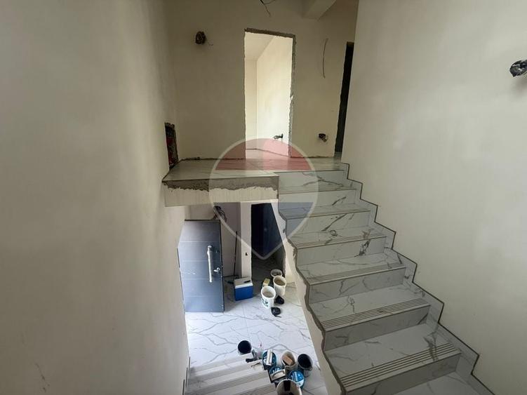 Casă individuală cu 4 camere cu Teren 377 Mp în Central