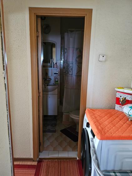 Apartament cu 4 camere decomandat în Tei