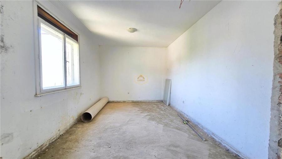 Casă cu 3 camere cu Canalizare în Central