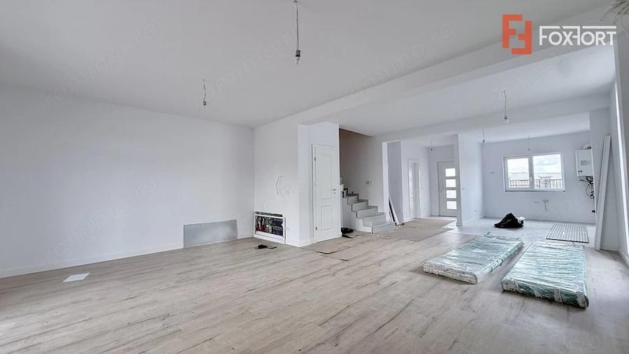 Casă cu 4 camere cu Teren 300 Mp în Urseni