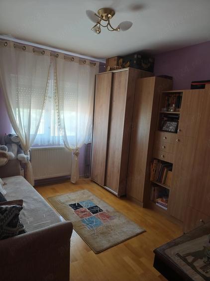 Apartament cu 3 camere decomandat în Alfa