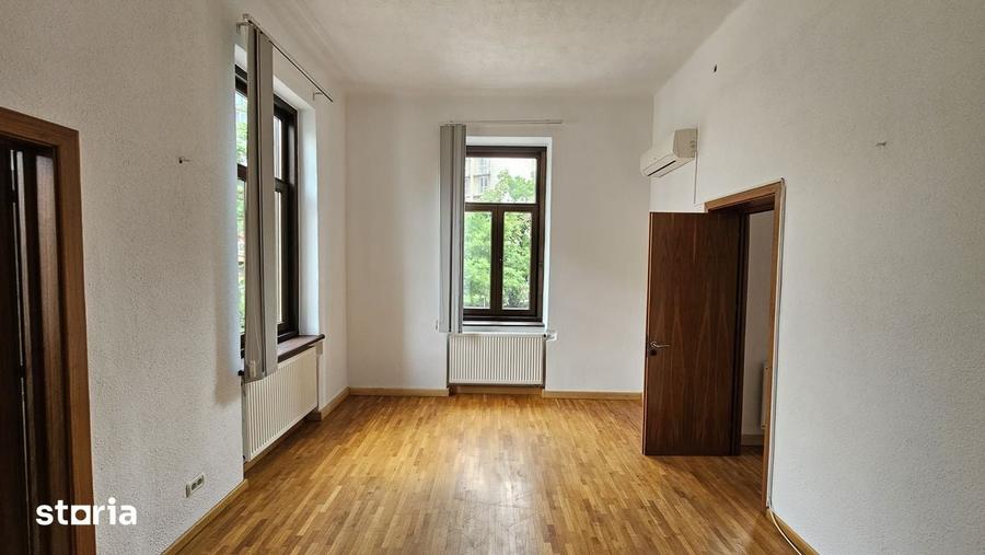 Spațiu comercial, de 159 mp, în Romană