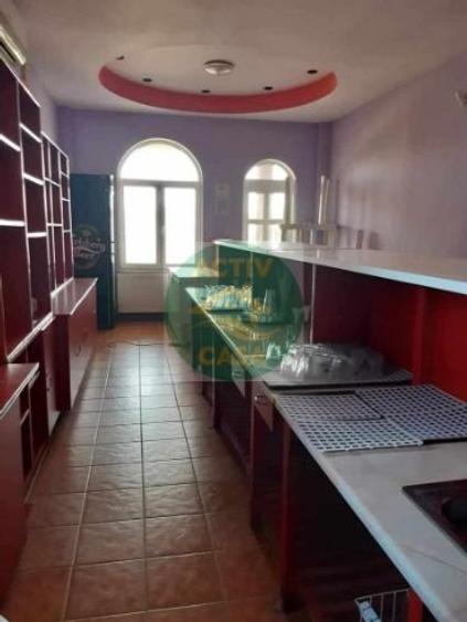 Spațiu comercial, de 2,000 mp, în Roman