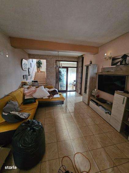 Casă cu 3 camere în Central