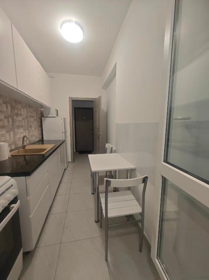 Garsonieră decomandată, mobilată în Roșu