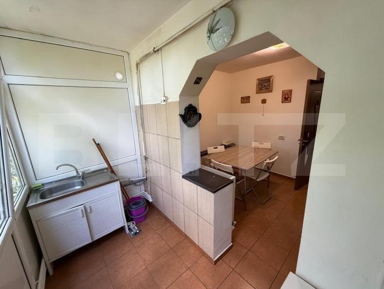 Apartament cu 3 camere decomandat în Rovine