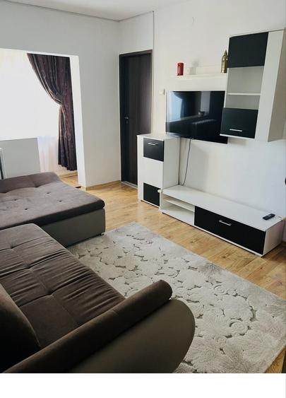 Apartament cu 2 camere semidecomandat în Rovine