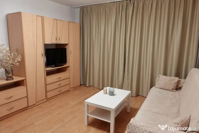Apartament cu 3 camere semidecomandat în Nord